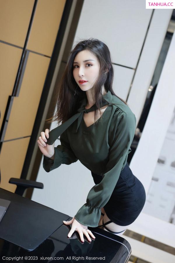   [XiuRen]高清写真图 2023.06.02 No.6844 王曼柔 短裙丝袜第3张图片